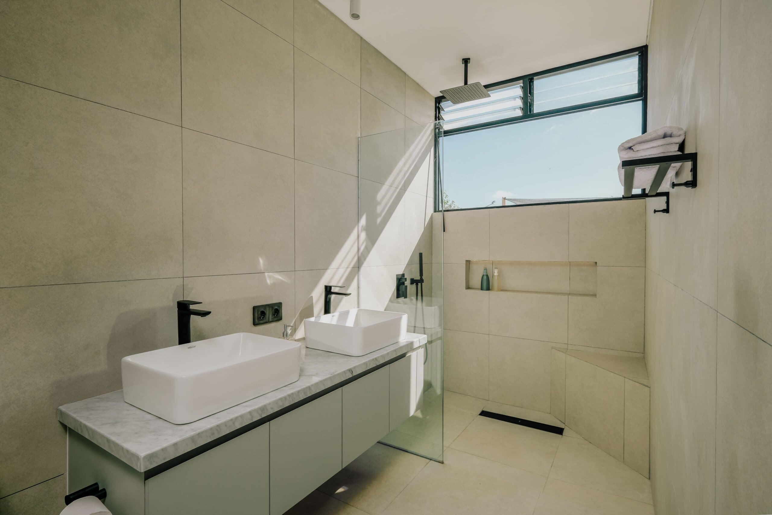 3BR Villa in Central Kuta - sink