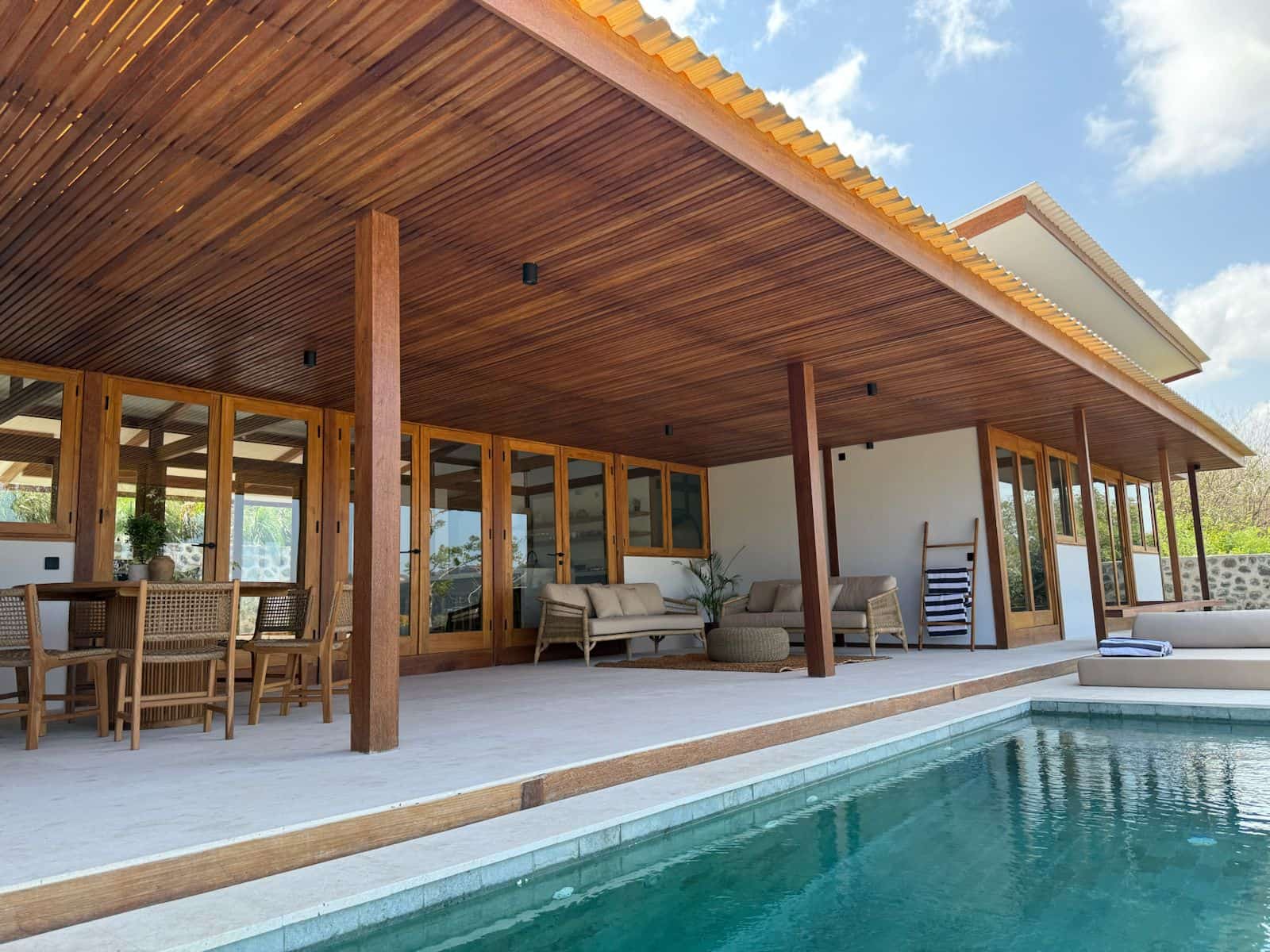 3BR oceanview villa in kuta exterior